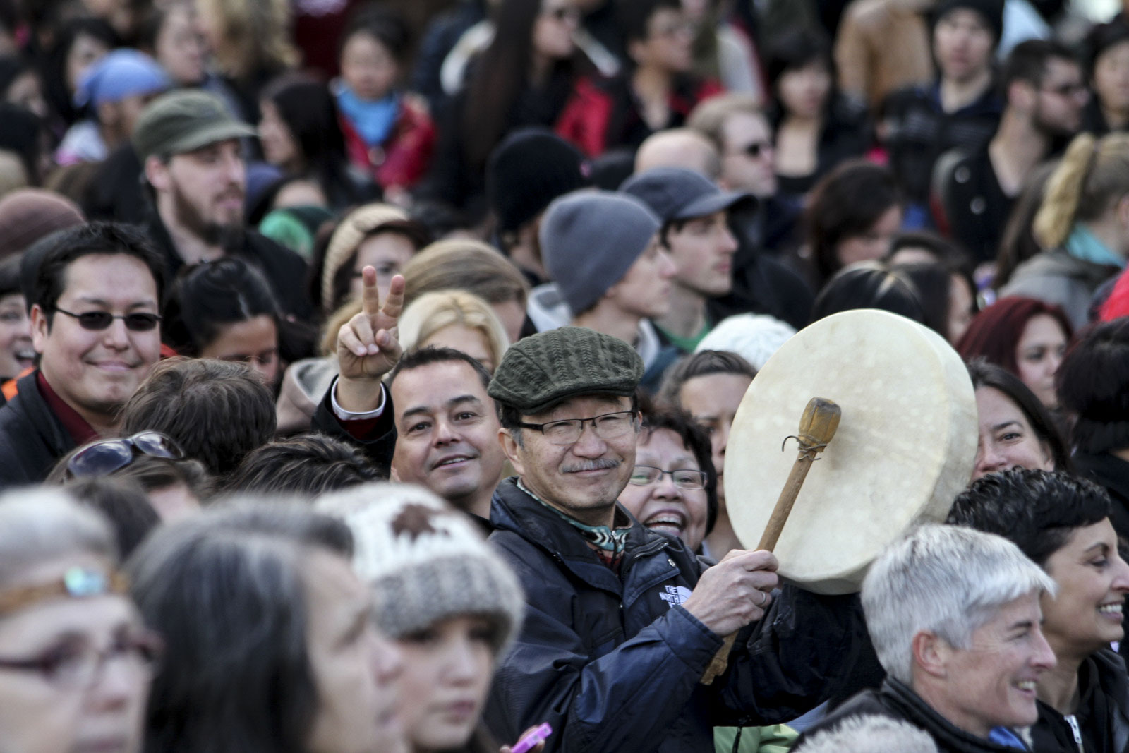 每年情人節,溫哥華市中心東端都會舉行婦女紀念遊行(Women's Memorial March),紀念過往在卑詩省被殺害或失蹤的原住民婦女。Bill Chu參與多年,與原住民同行。圖:受訪者提供