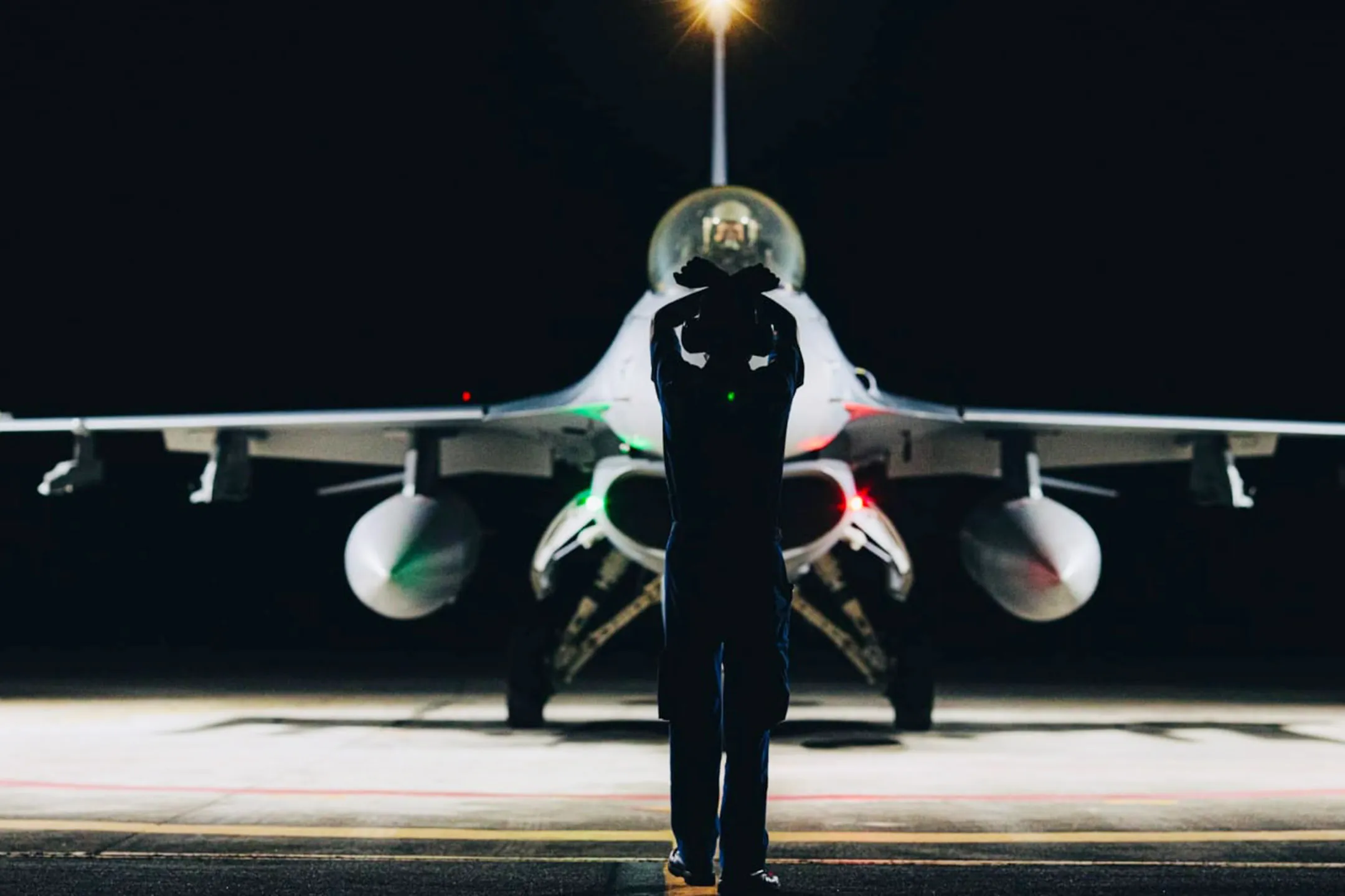 台灣空軍第五戰術混合聯隊,進行夜間緊急起飛作業訓練。